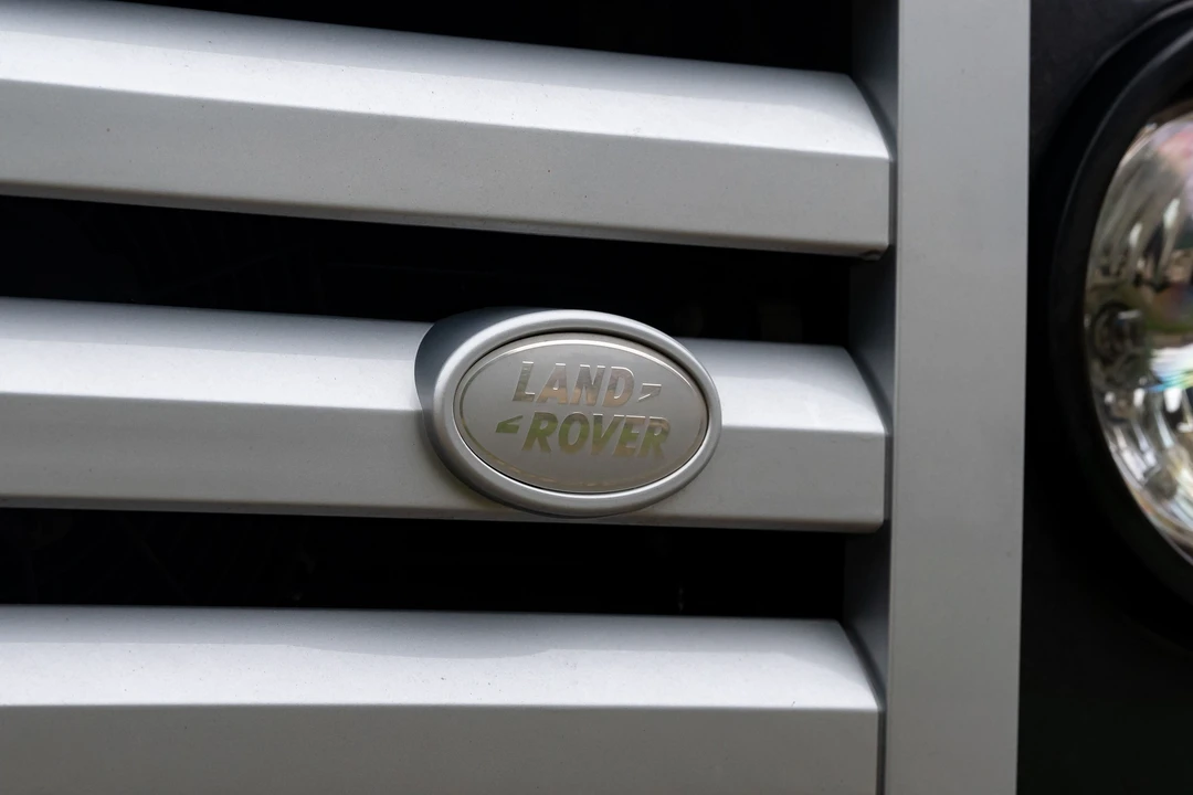 2011 Land Rover Defender 90 - Image 4 of 31