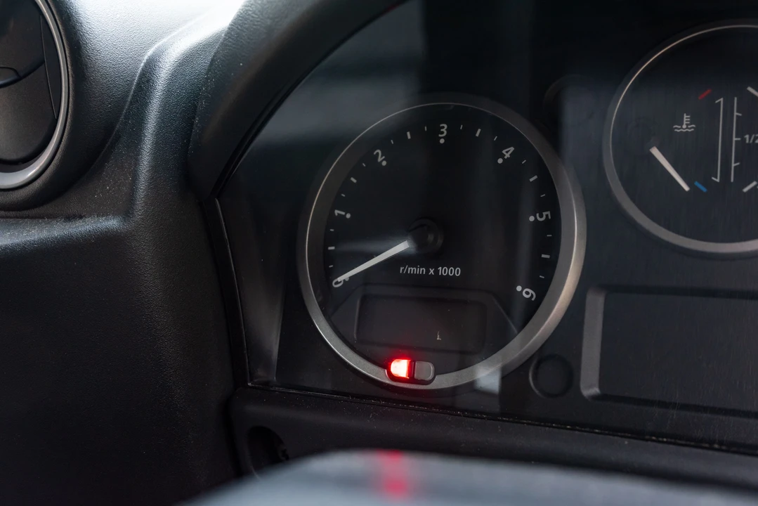 2011 Land Rover Defender 90 - Image 17 of 31