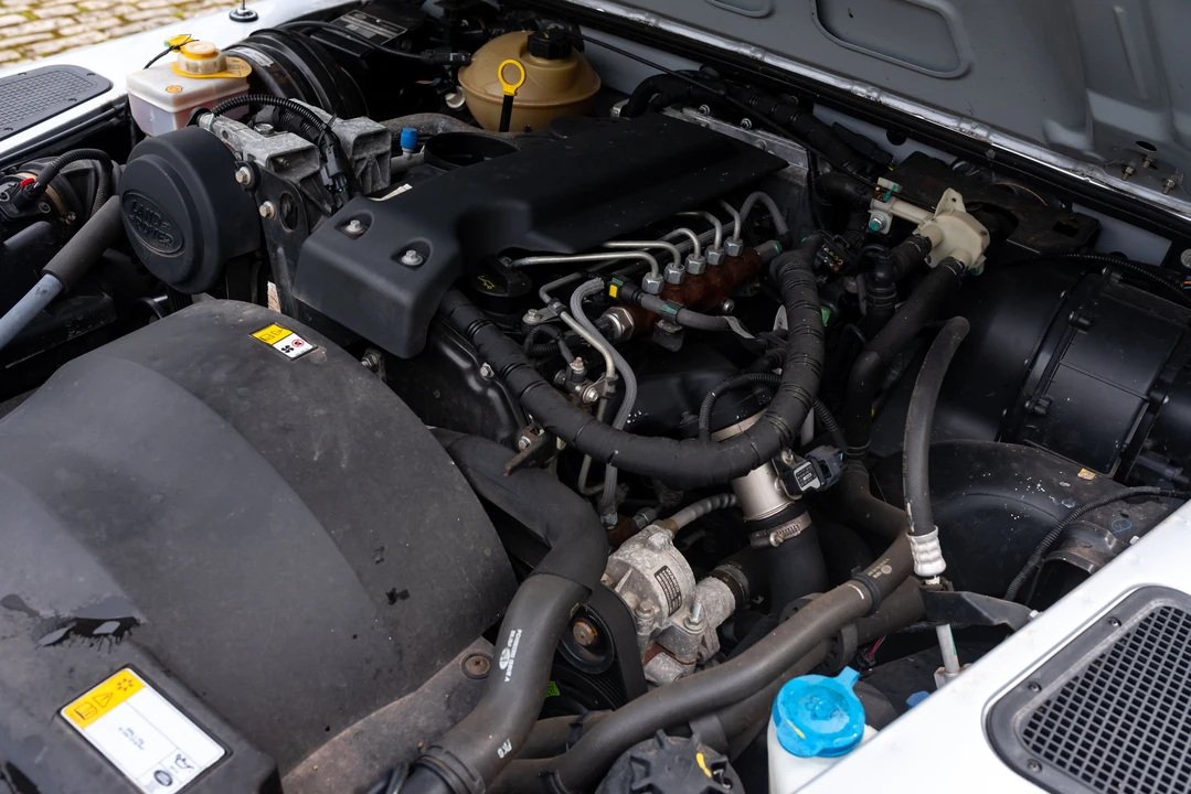 2011 Land Rover Defender 90 - Image 3 of 31