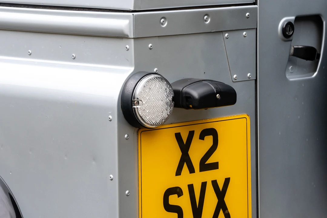 2011 Land Rover Defender 90 - Image 15 of 31