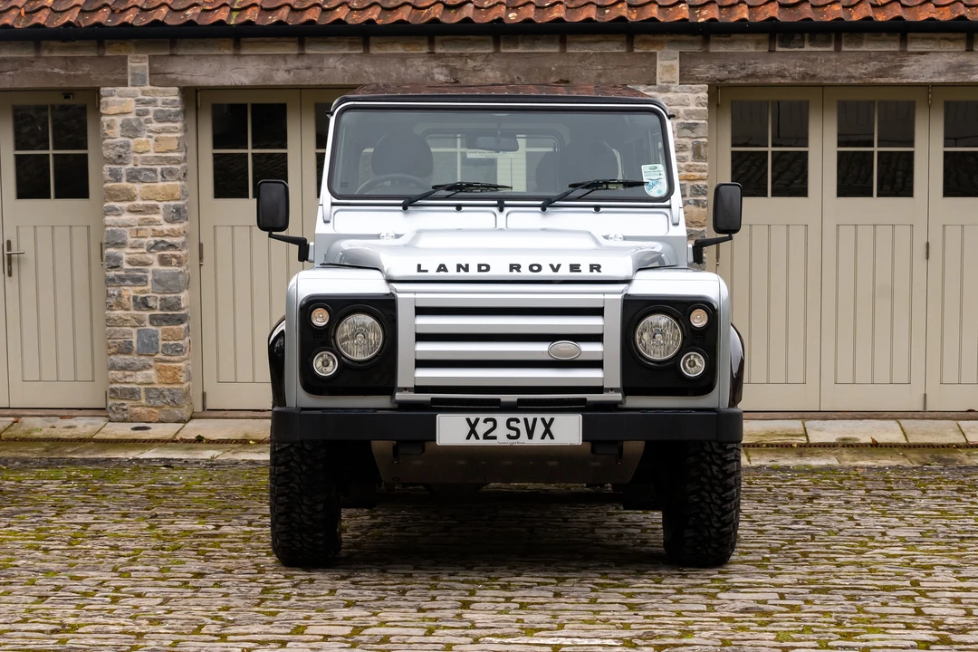 2011 Land Rover Defender 90 - Image 11 of 31