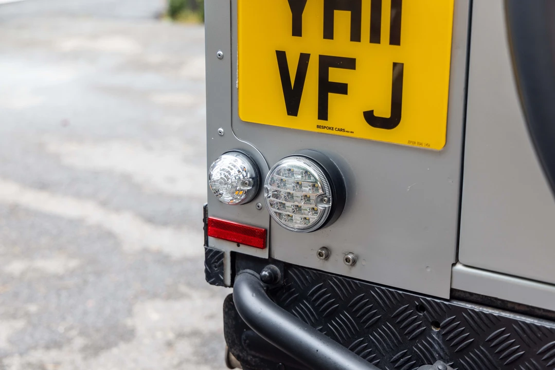 2011 Land Rover Defender 90 - Image 14 of 31