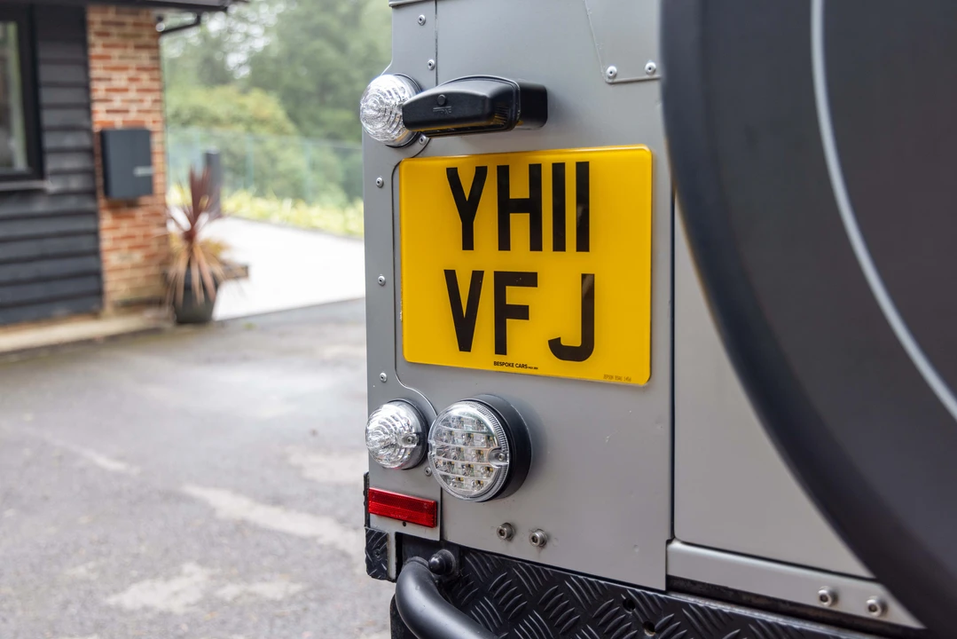 2011 Land Rover Defender 90 - Image 15 of 31