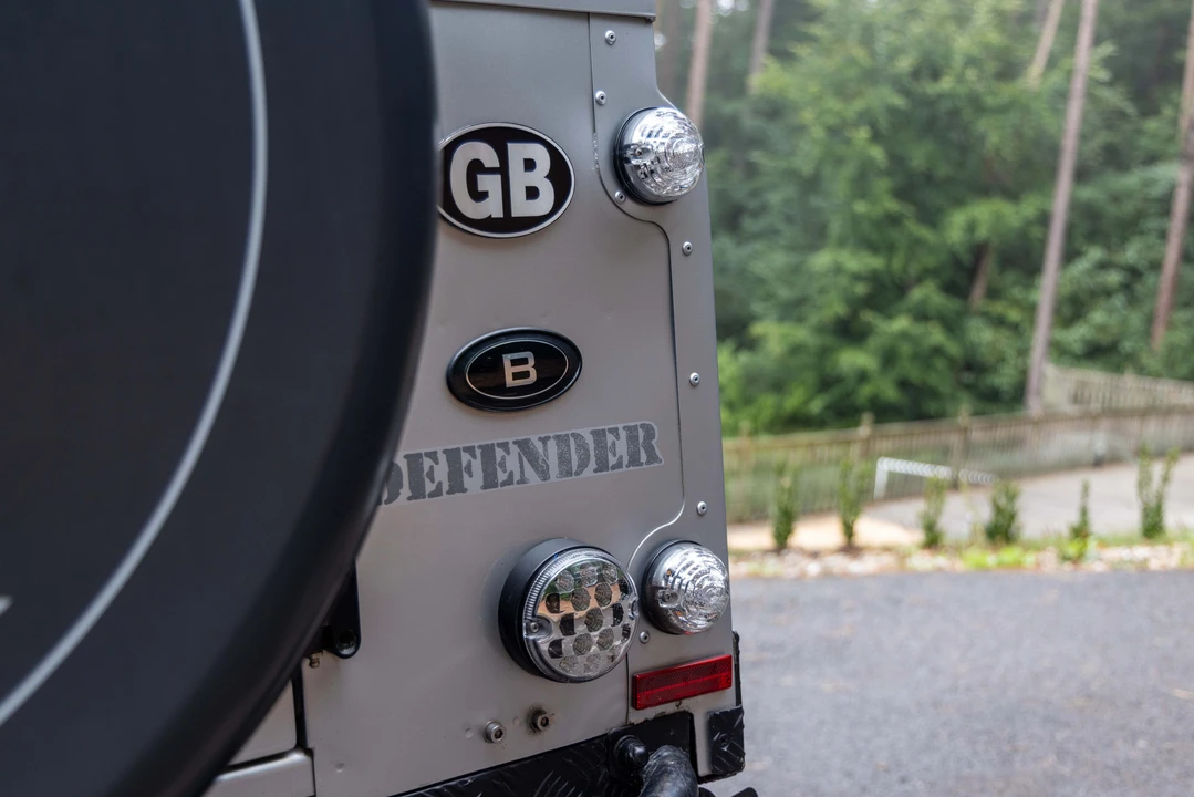 2011 Land Rover Defender 90 - Image 16 of 31