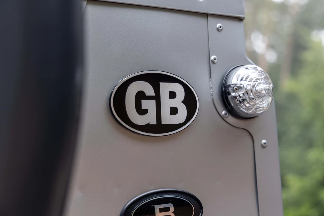 2011 Land Rover Defender 90 - Image 18 of 31
