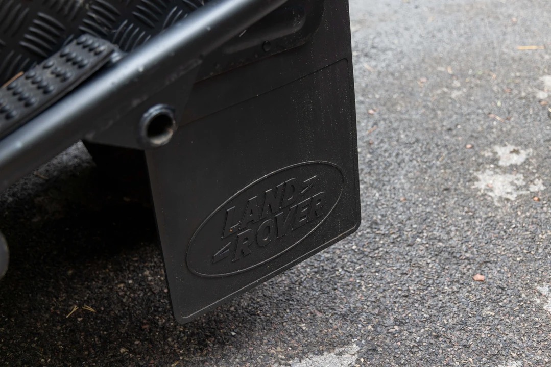2011 Land Rover Defender 90 - Image 19 of 31