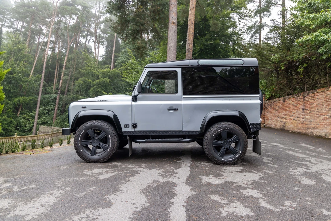 2011 Land Rover Defender 90 - Image 8 of 31