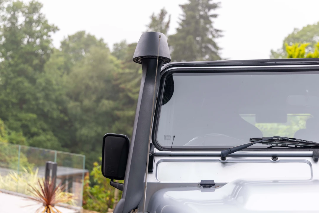 2011 Land Rover Defender 90 - Image 21 of 31