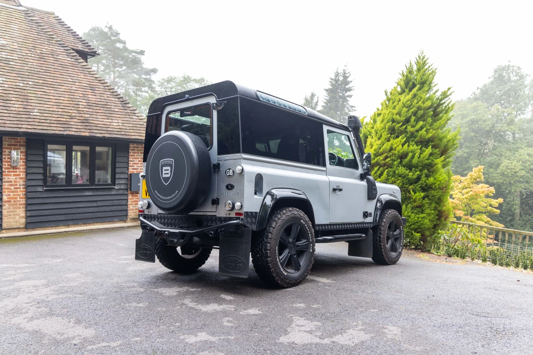 2011 Land Rover Defender 90 - Image 5 of 31