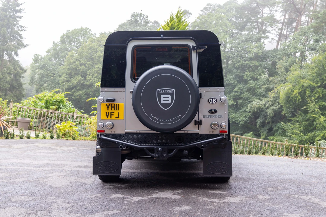2011 Land Rover Defender 90 - Image 6 of 31