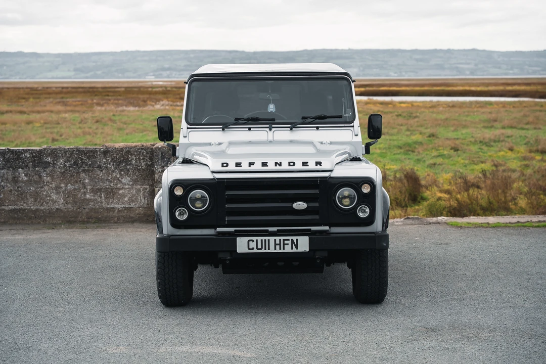 2011 Land Rover Defender 90 - Image 10 of 31
