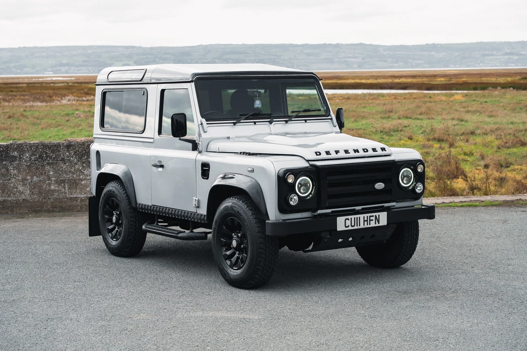 2011 Land Rover Defender 90 - Image 11 of 31
