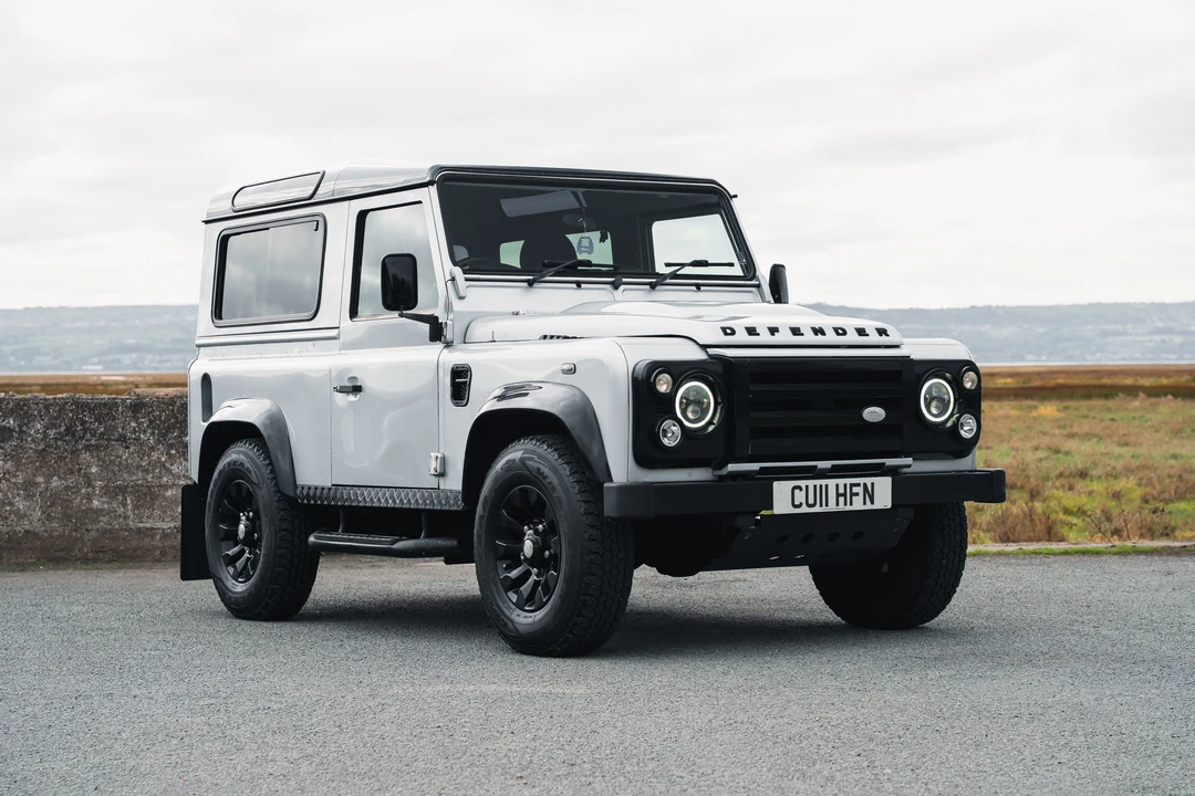 2011 Land Rover Defender 90 - Image 3 of 31