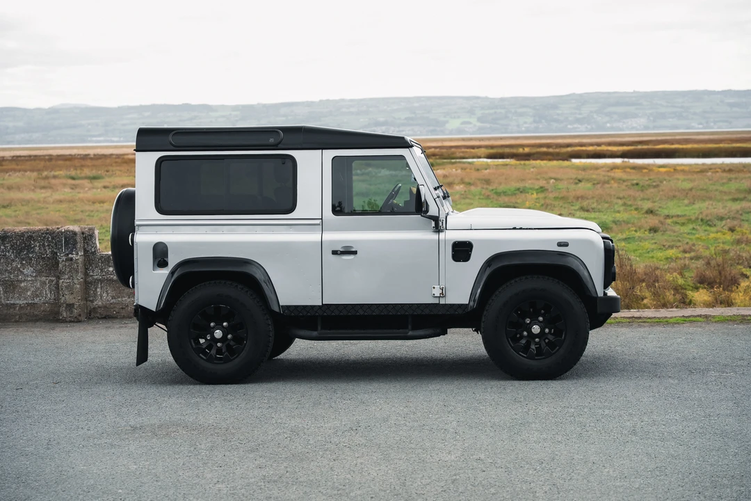 2011 Land Rover Defender 90 - Image 12 of 31