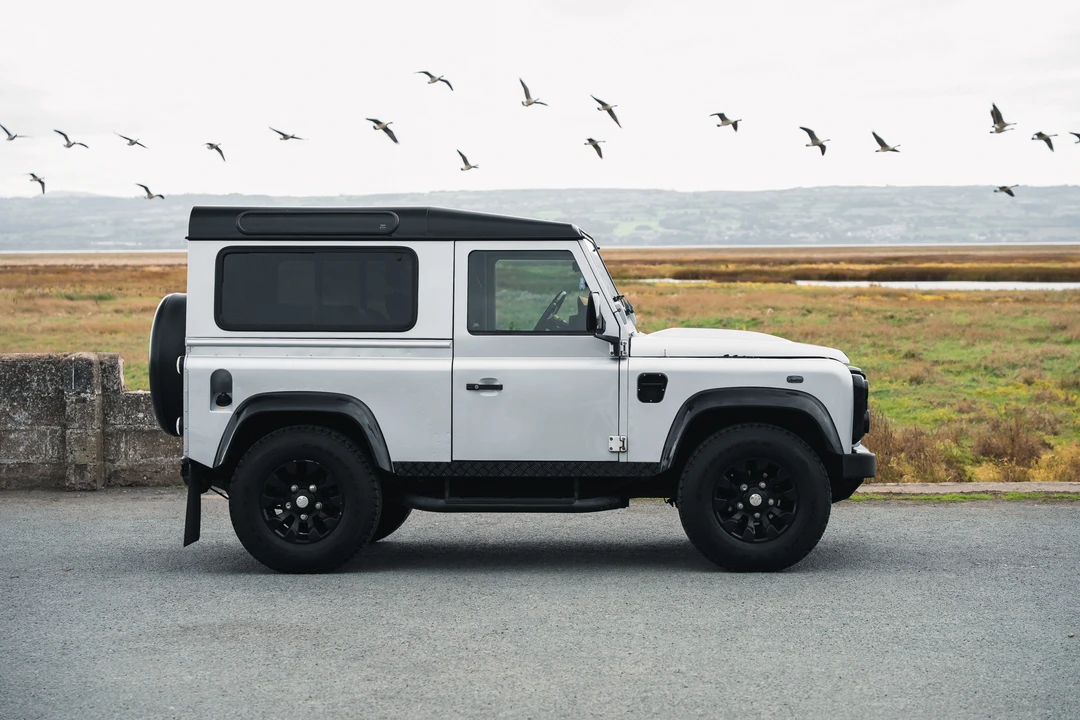 2011 Land Rover Defender 90 - Image 13 of 31
