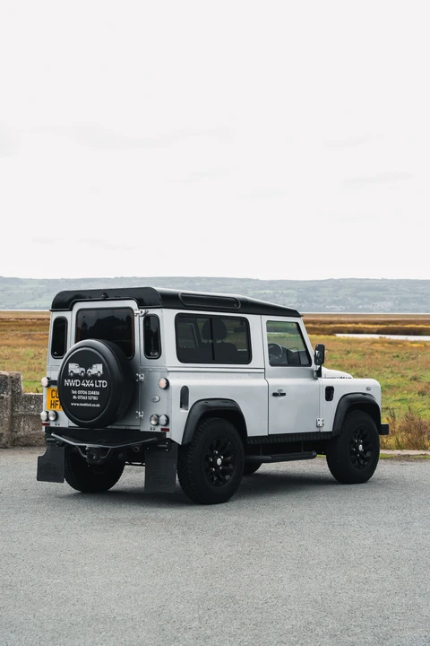 2011 Land Rover Defender 90 - Image 24 of 31