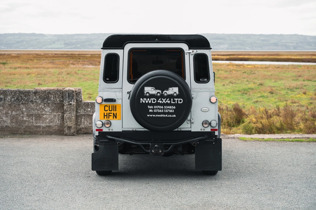 2011 Land Rover Defender 90 - Image 15 of 31