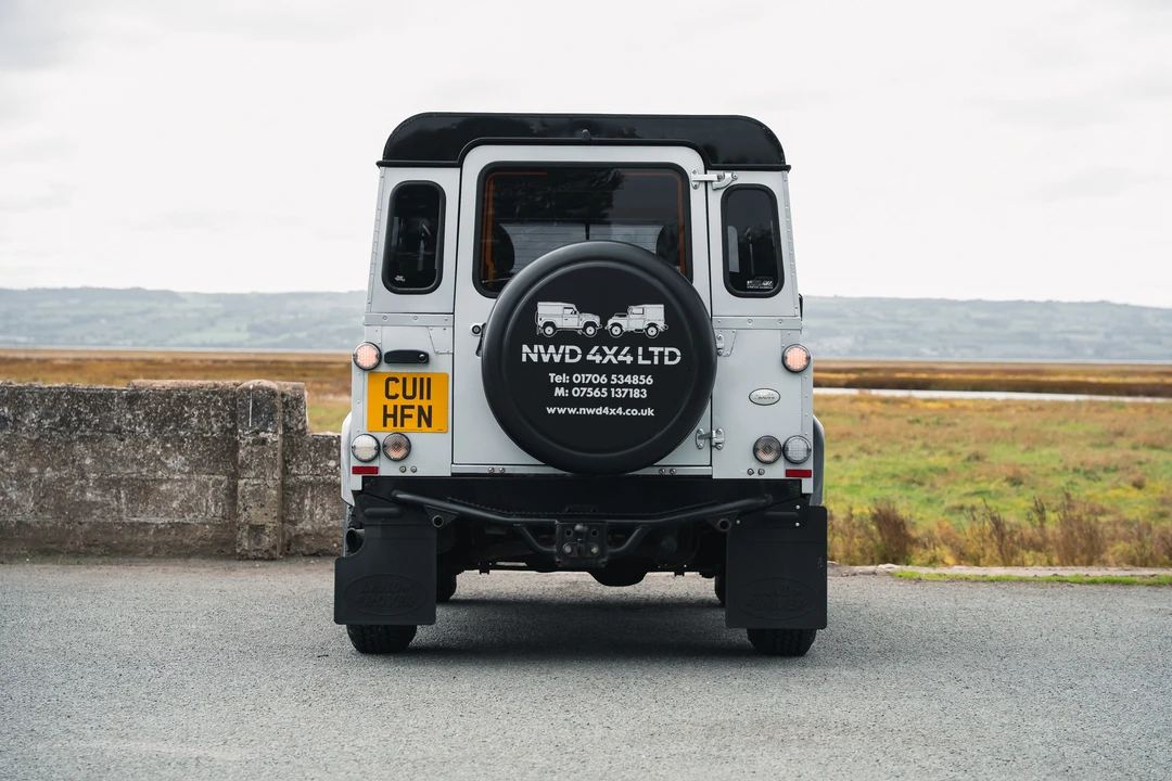 2011 Land Rover Defender 90 - Image 6 of 31