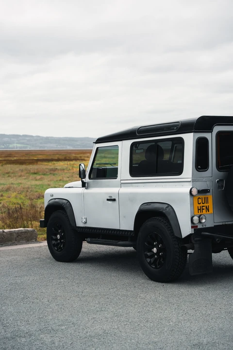 2011 Land Rover Defender 90 - Image 25 of 31