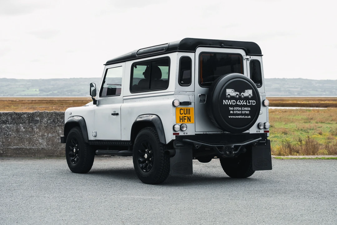 2011 Land Rover Defender 90 - Image 7 of 31