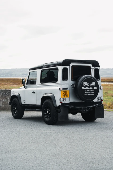 2011 Land Rover Defender 90 - Image 26 of 31