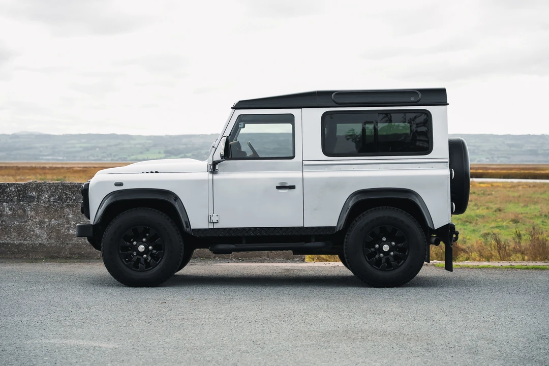 2011 Land Rover Defender 90 - Image 8 of 31