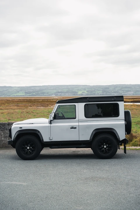 2011 Land Rover Defender 90 - Image 27 of 31