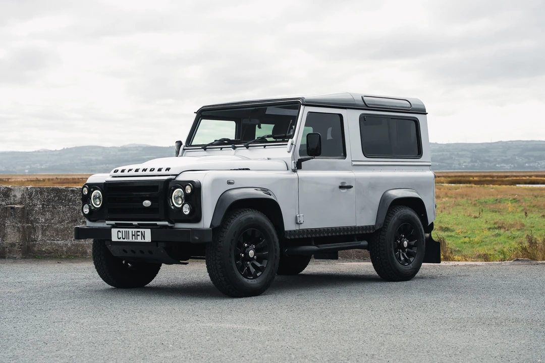 2011 Land Rover Defender 90 - Image 9 of 31