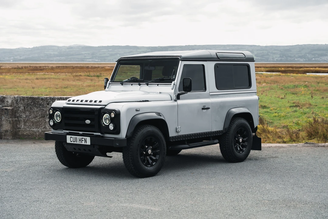 2011 Land Rover Defender 90 - Image 19 of 31