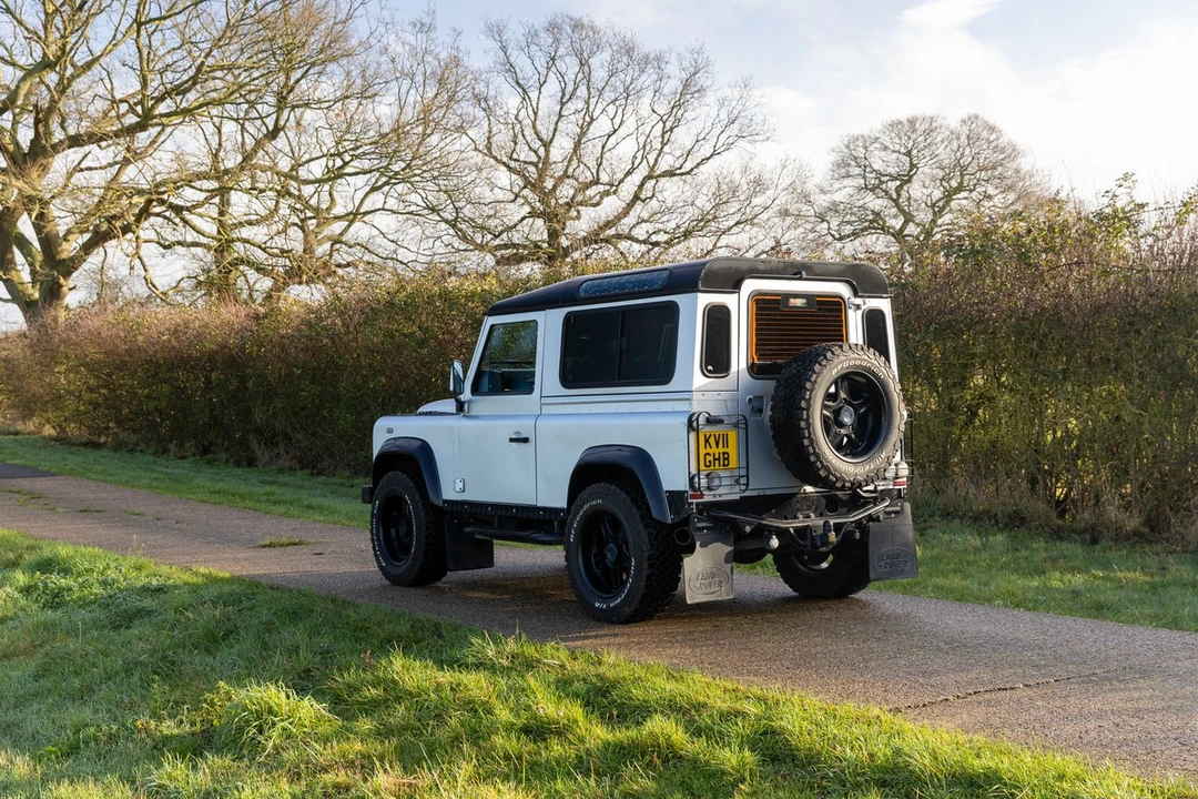 2011 Land Rover Defender 90 - Image 19 of 30