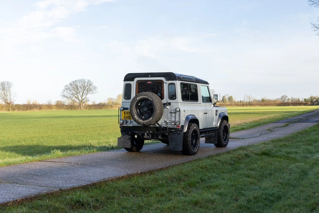 2011 Land Rover Defender 90 - Image 18 of 30