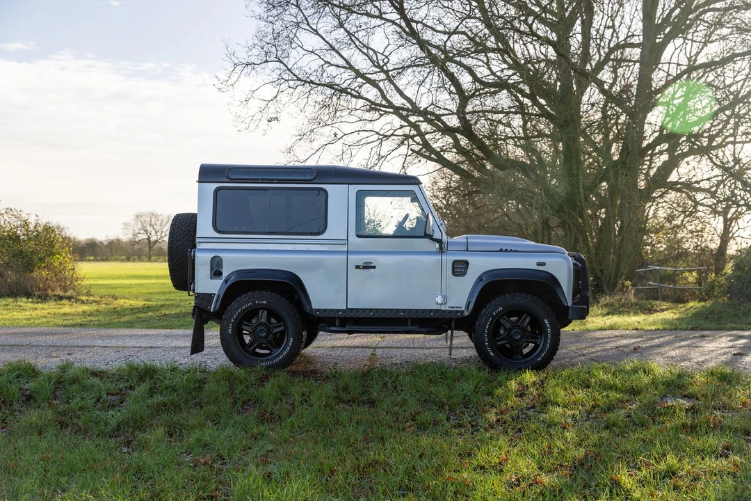 2011 Land Rover Defender 90 - Image 22 of 30