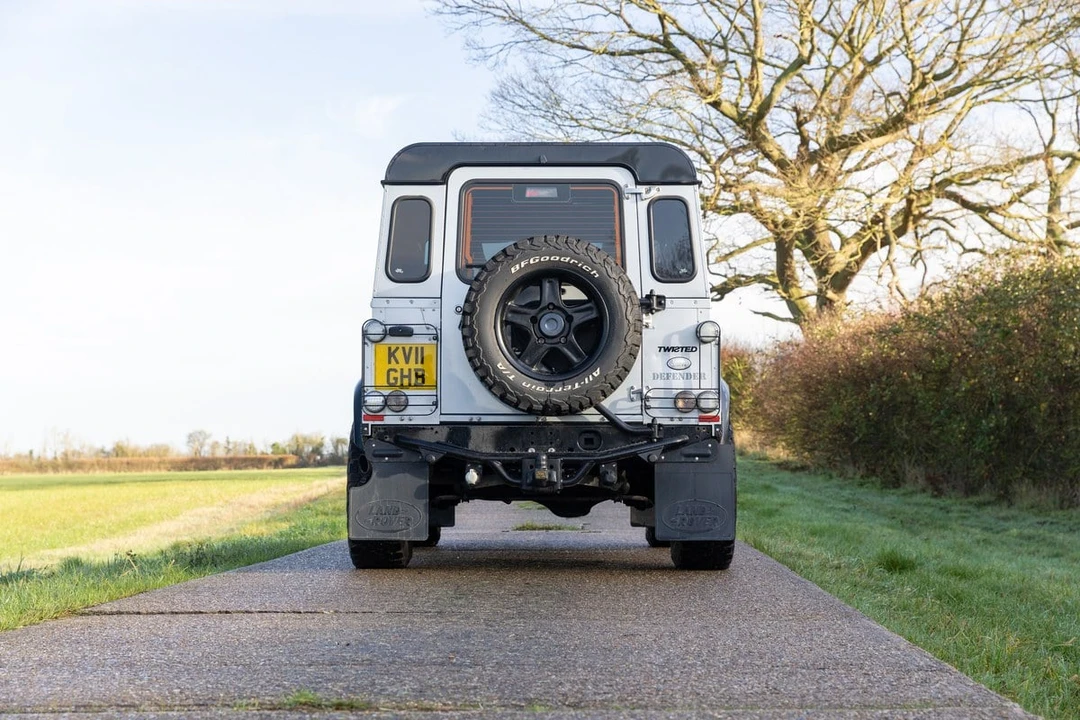 2011 Land Rover Defender 90 - Image 16 of 30