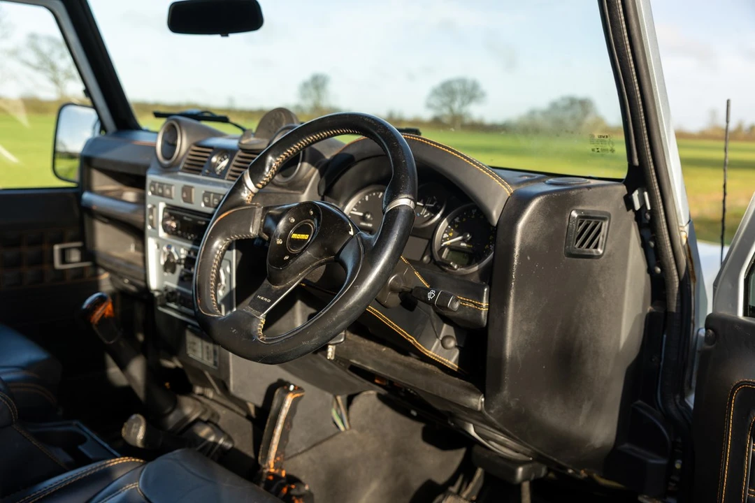 2011 Land Rover Defender 90 - Image 25 of 30