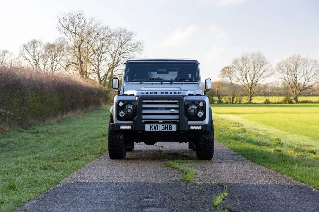 2011 Land Rover Defender 90 - Image 3 of 30