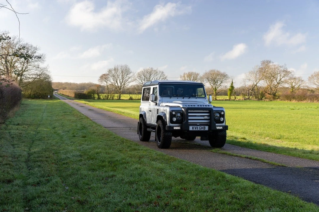 2011 Land Rover Defender 90 - Image 5 of 30