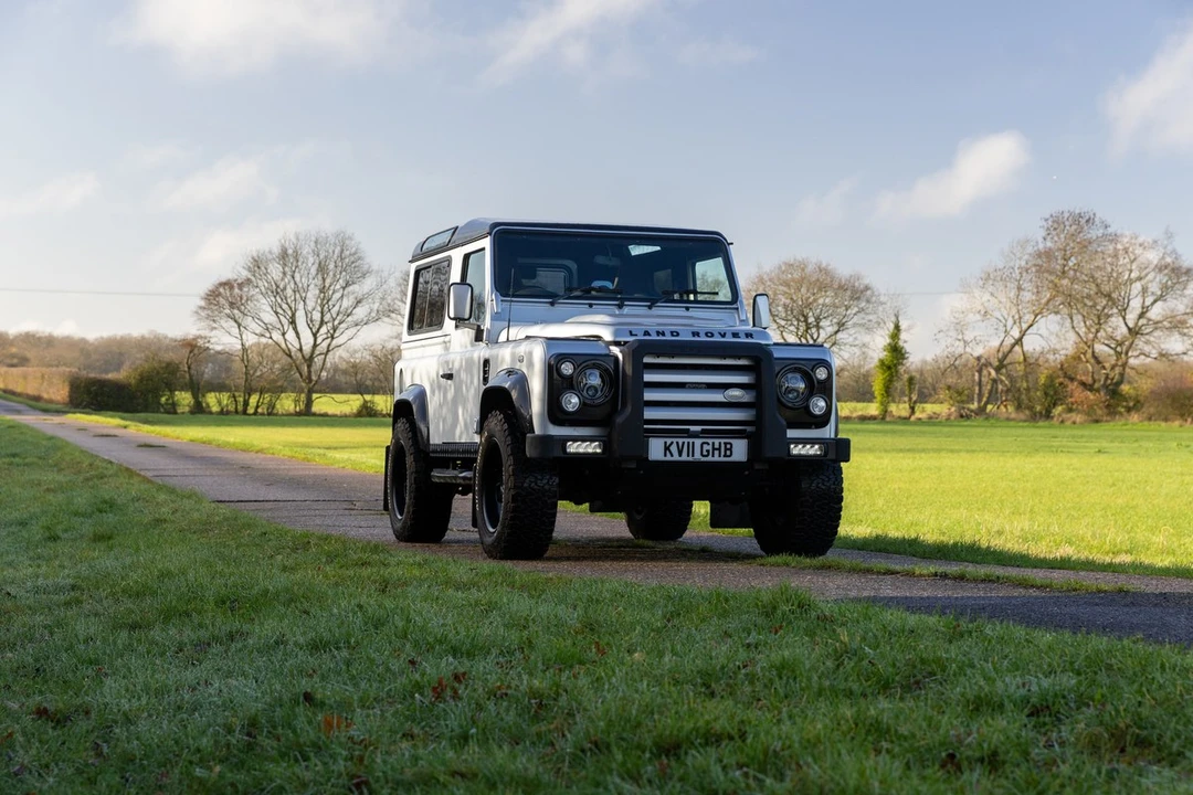 2011 Land Rover Defender 90 - Image 6 of 30