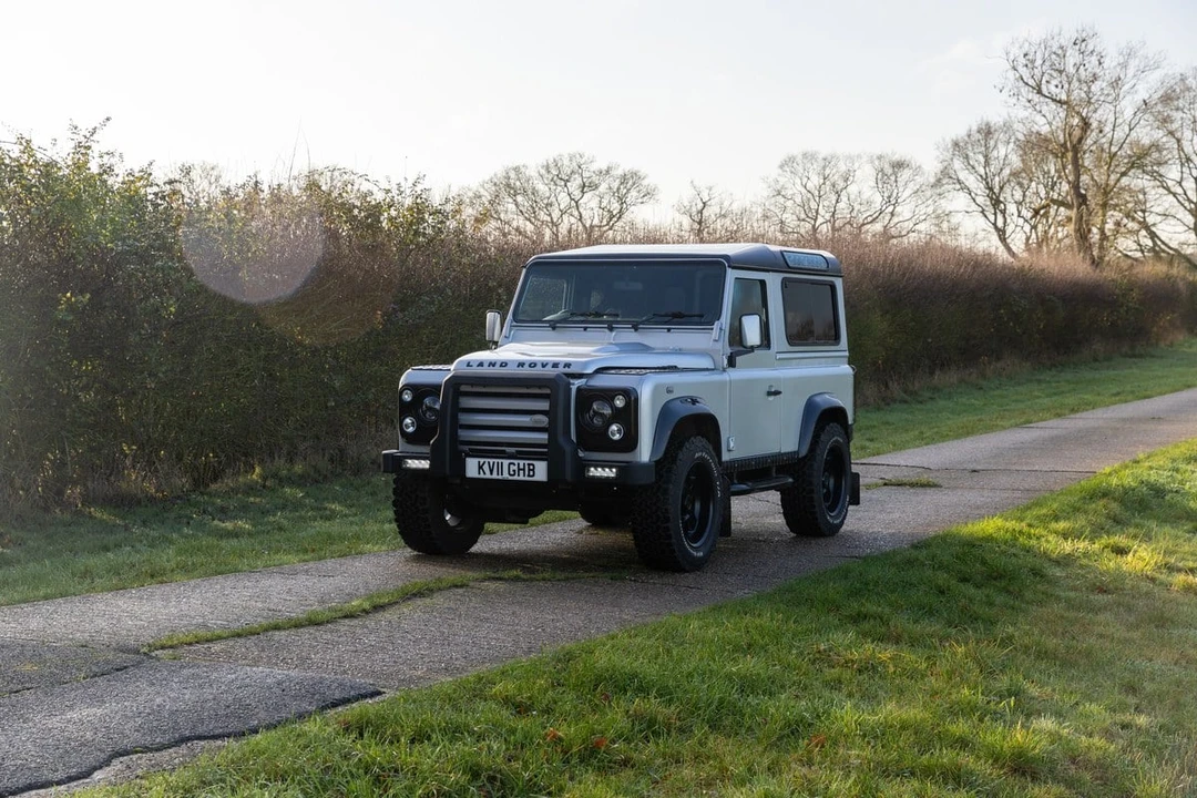 2011 Land Rover Defender 90 - Image 7 of 30
