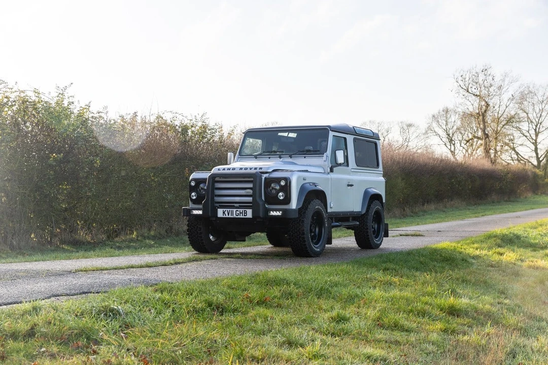 2011 Land Rover Defender 90 - Image 8 of 30