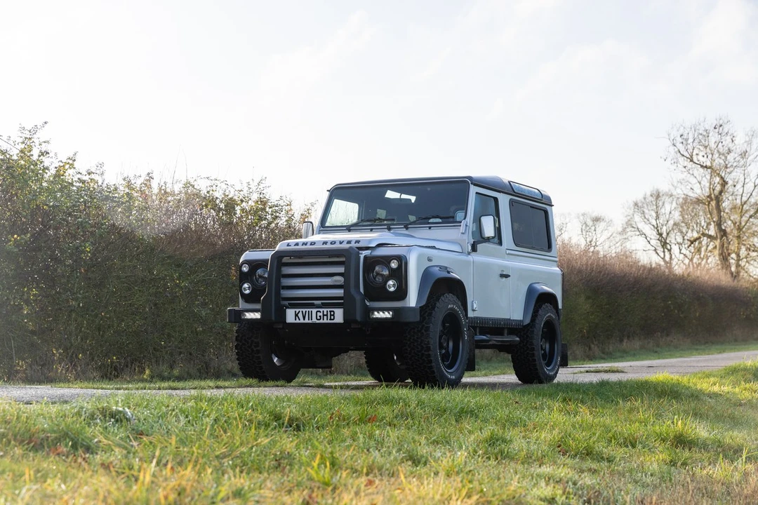 2011 Land Rover Defender 90 - Image 9 of 30