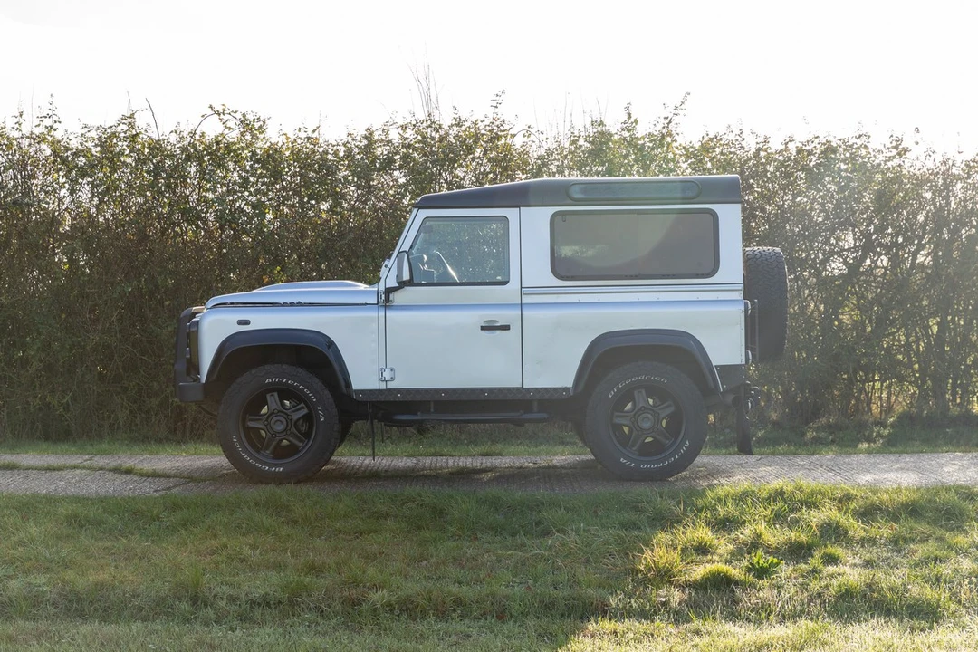 2011 Land Rover Defender 90 - Image 10 of 30