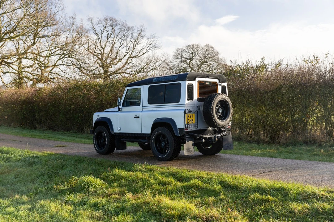 2011 Land Rover Defender 90 - Image 11 of 30