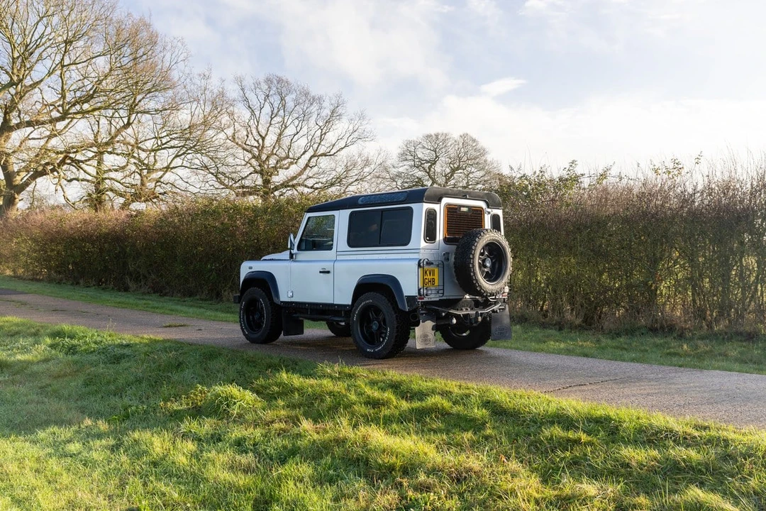2011 Land Rover Defender 90 - Image 12 of 30