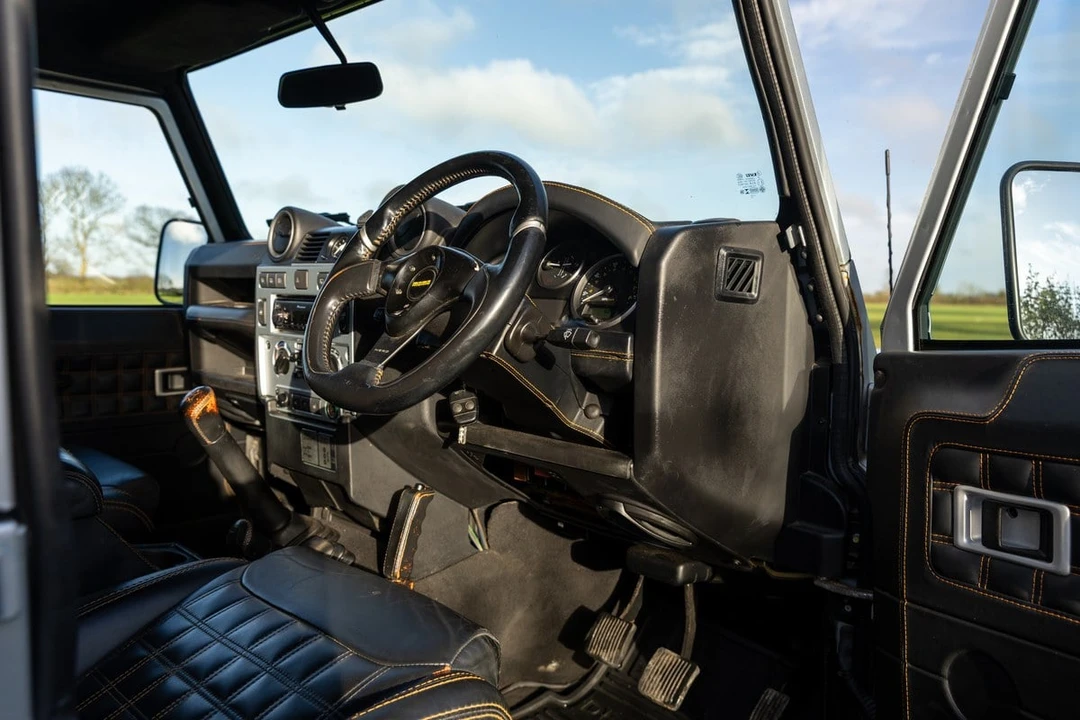 2011 Land Rover Defender 90 - Image 26 of 30
