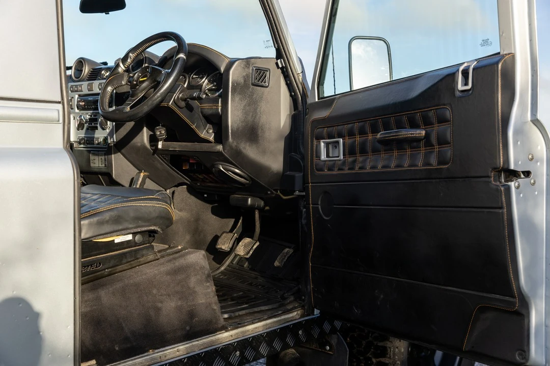 2011 Land Rover Defender 90 - Image 23 of 30