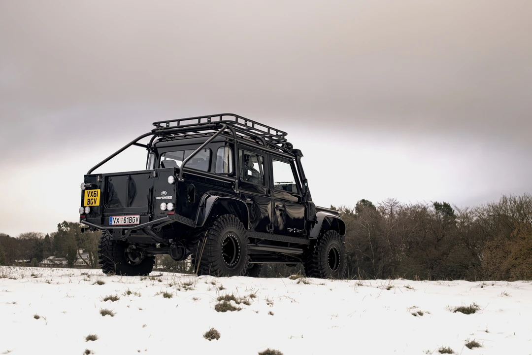 2011 Land Rover Defender 110 - Image 14 of 31