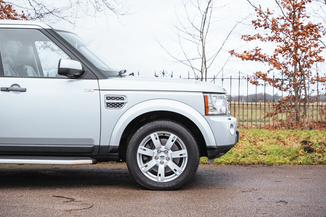 2011 Land Rover Discovery 4th Gen - Image 17 of 31