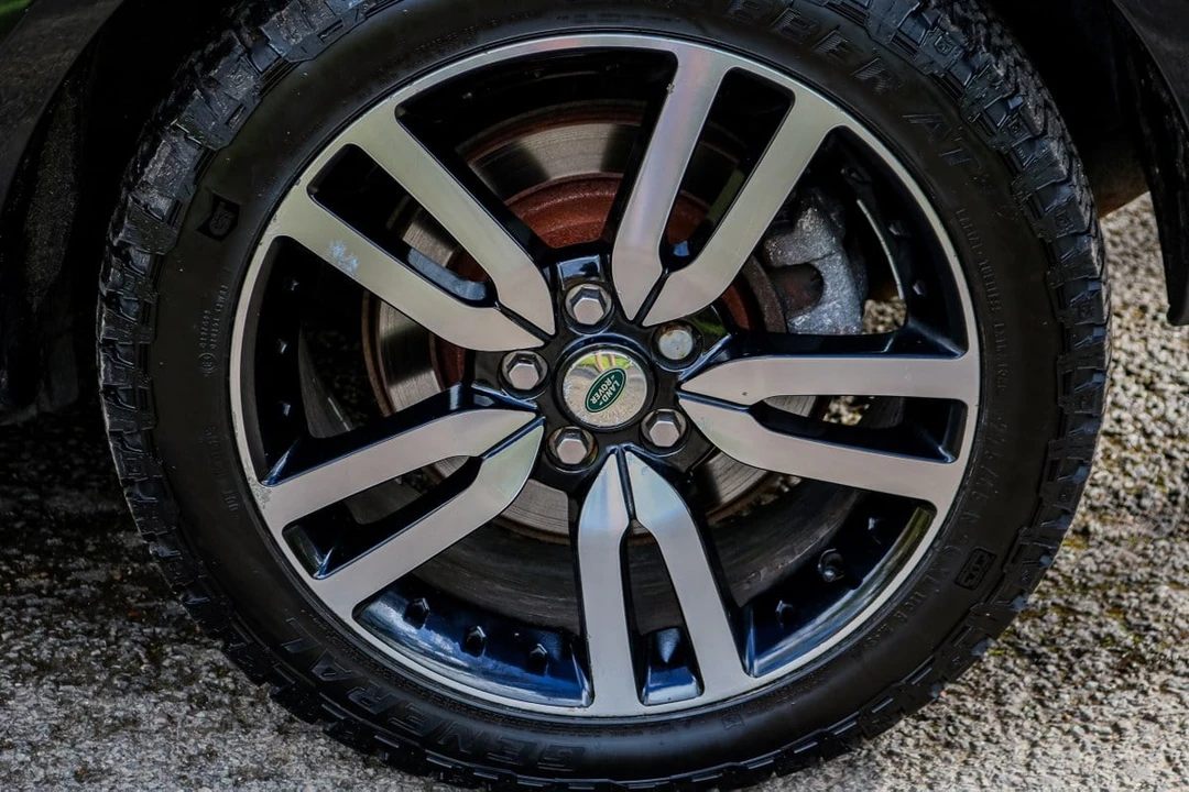 2011 Land Rover Discovery 4th Gen - Image 13 of 30