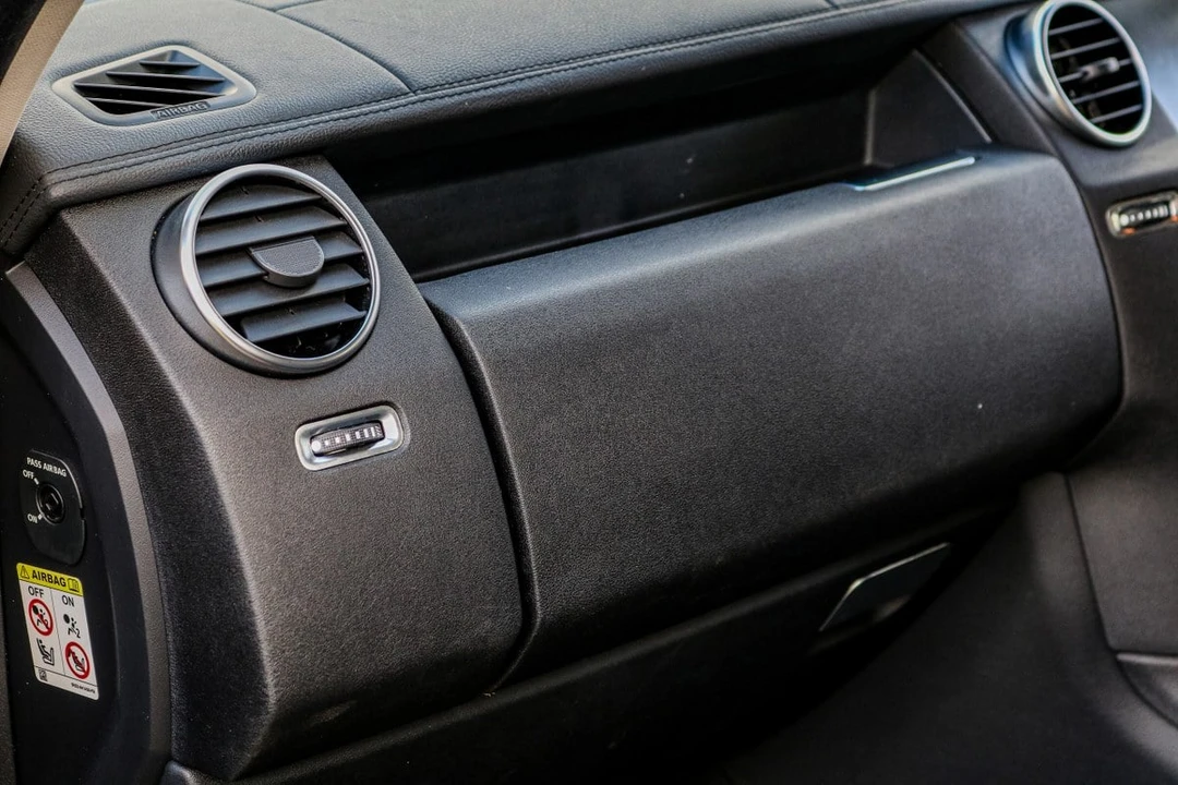 2011 Land Rover Discovery 4th Gen - Image 24 of 30