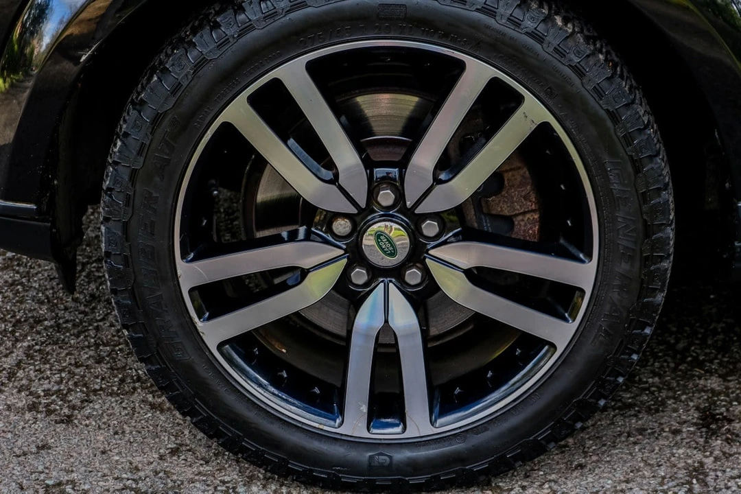 2011 Land Rover Discovery 4th Gen - Image 10 of 30